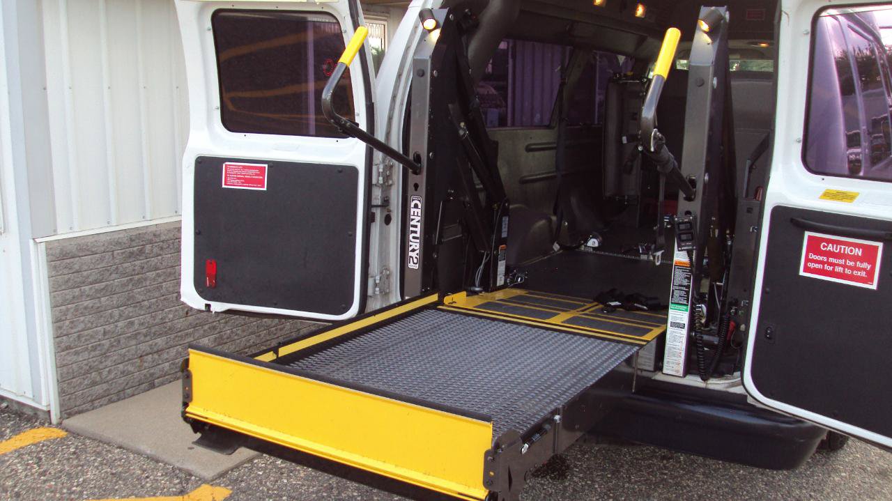 Used 2014 Ford E-250 and Econoline 250 Extended w/ Power Group RWD image 8