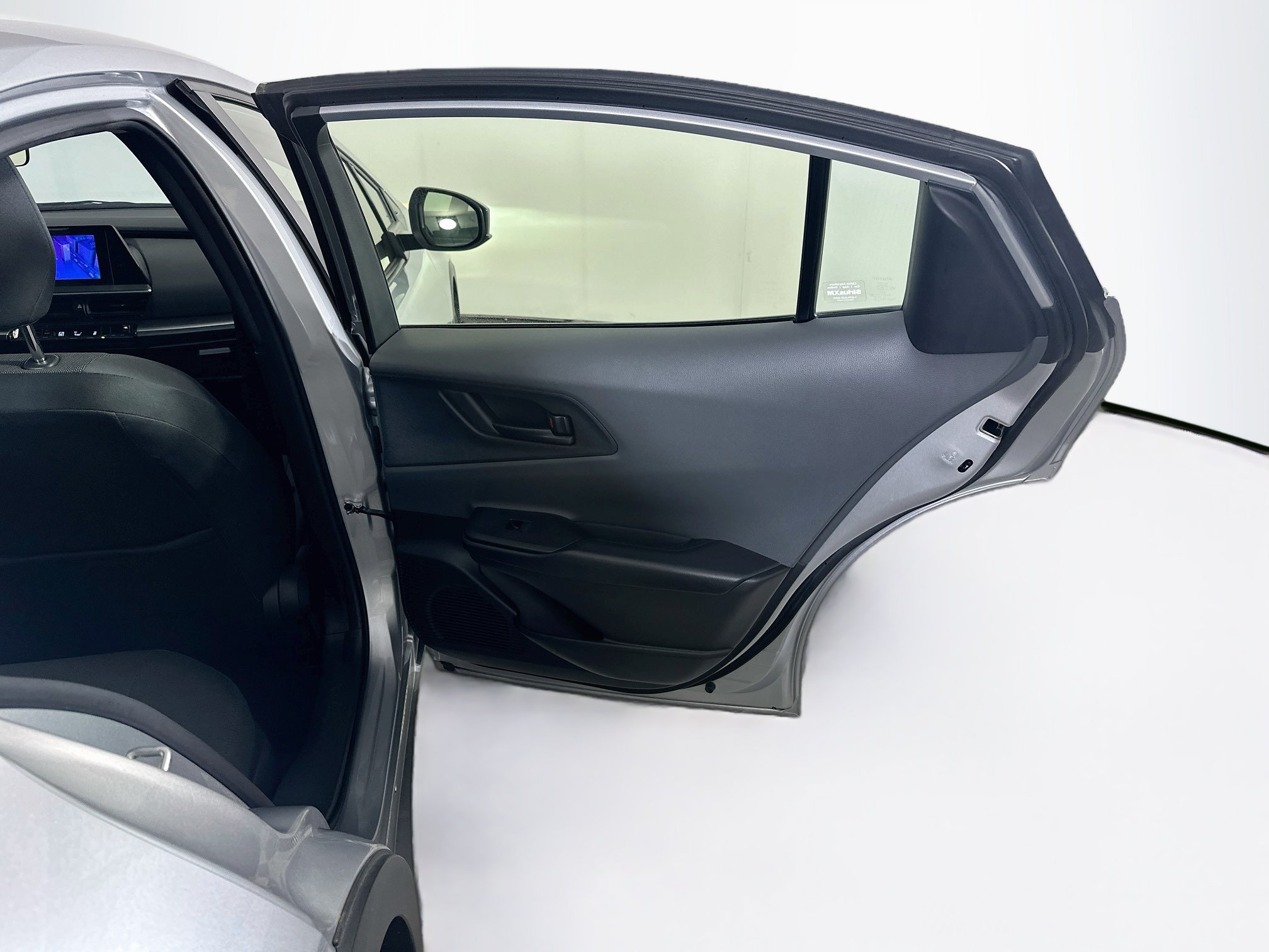 Used 2025 Toyota Prius LE FWD image 30