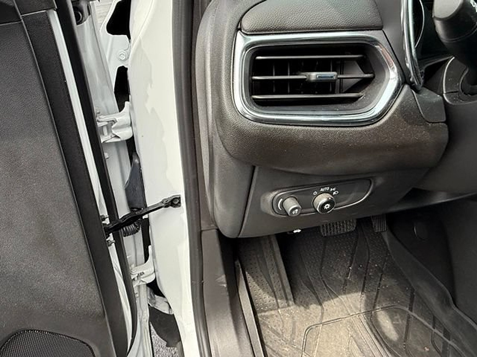 Used 2024 Chevrolet Equinox LT w/ LPO, Floor Liner Package AWD/4WD image 16