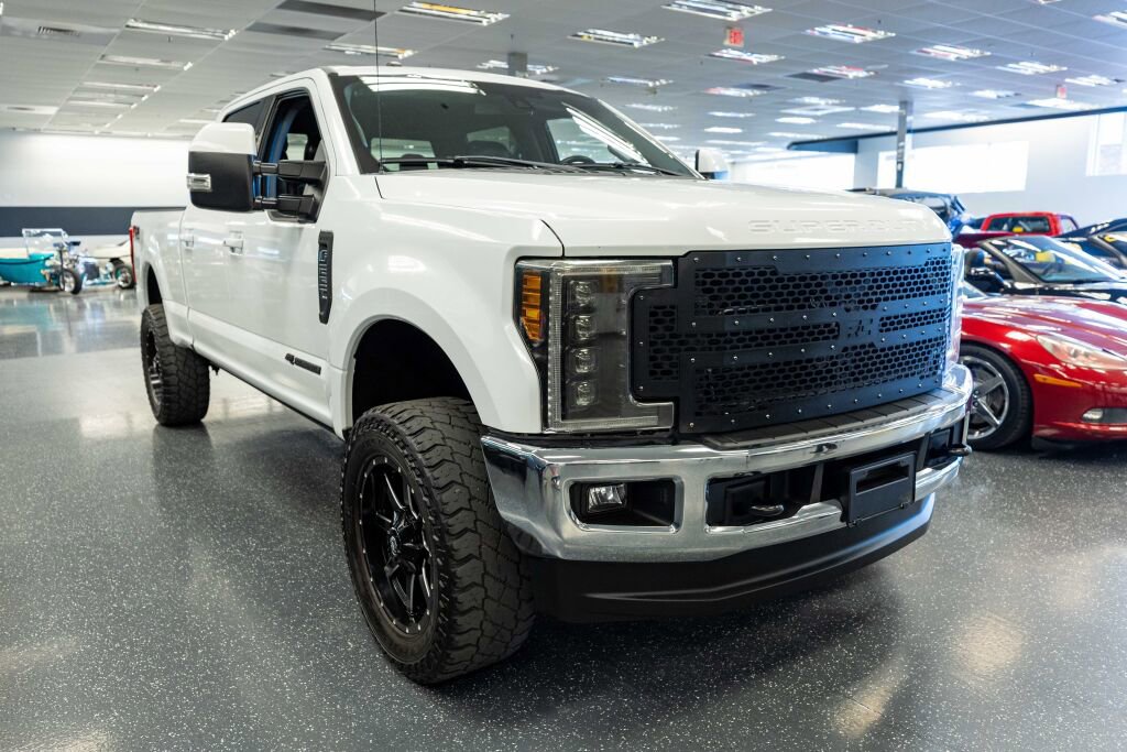 Used 2017 Ford F250 Lariat image 3