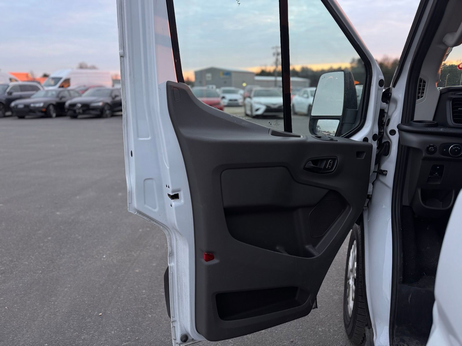 Used 2024 Ford Transit 350 XLT image 9