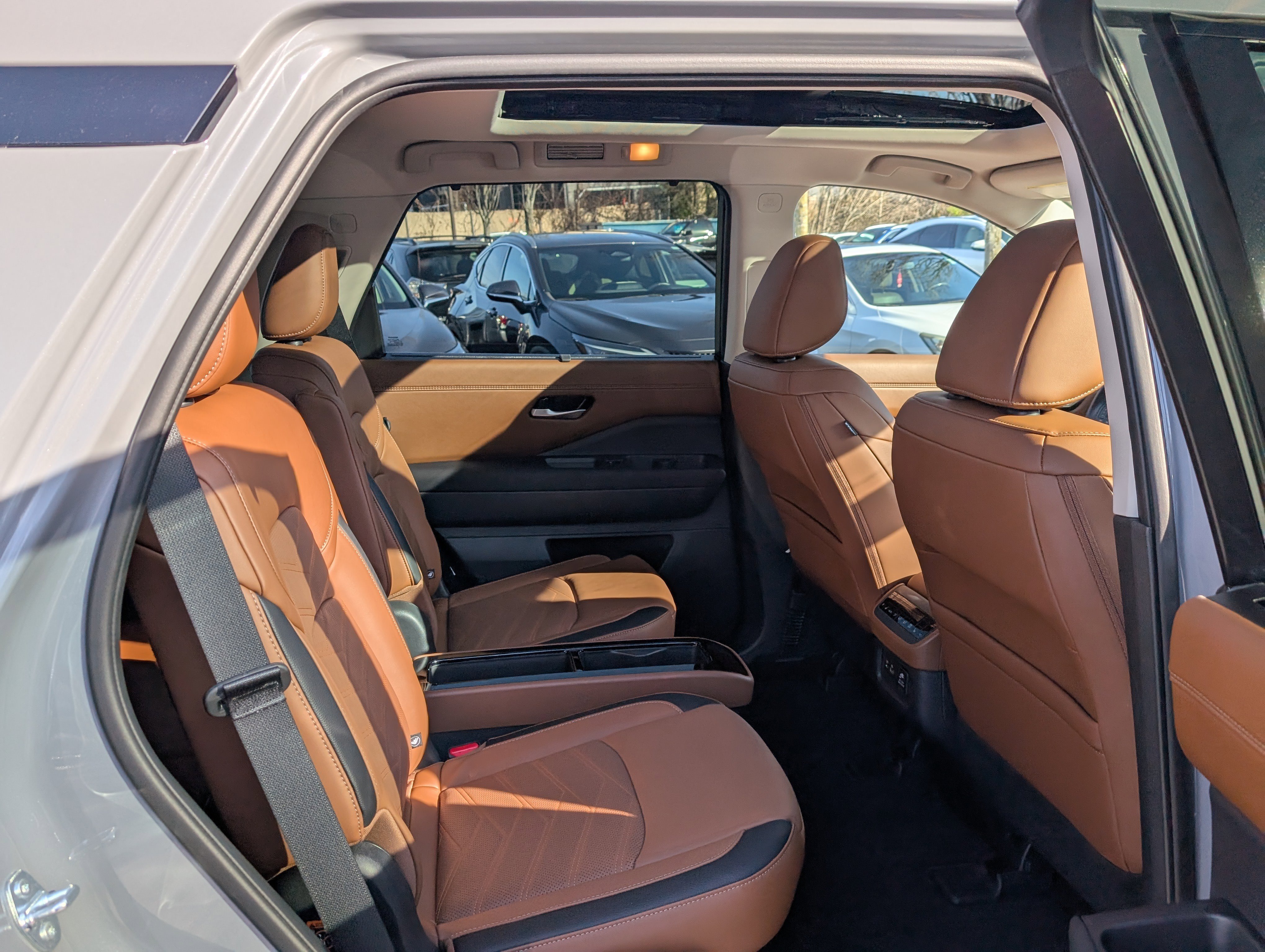 Used 2025 Nissan Pathfinder Platinum image 12