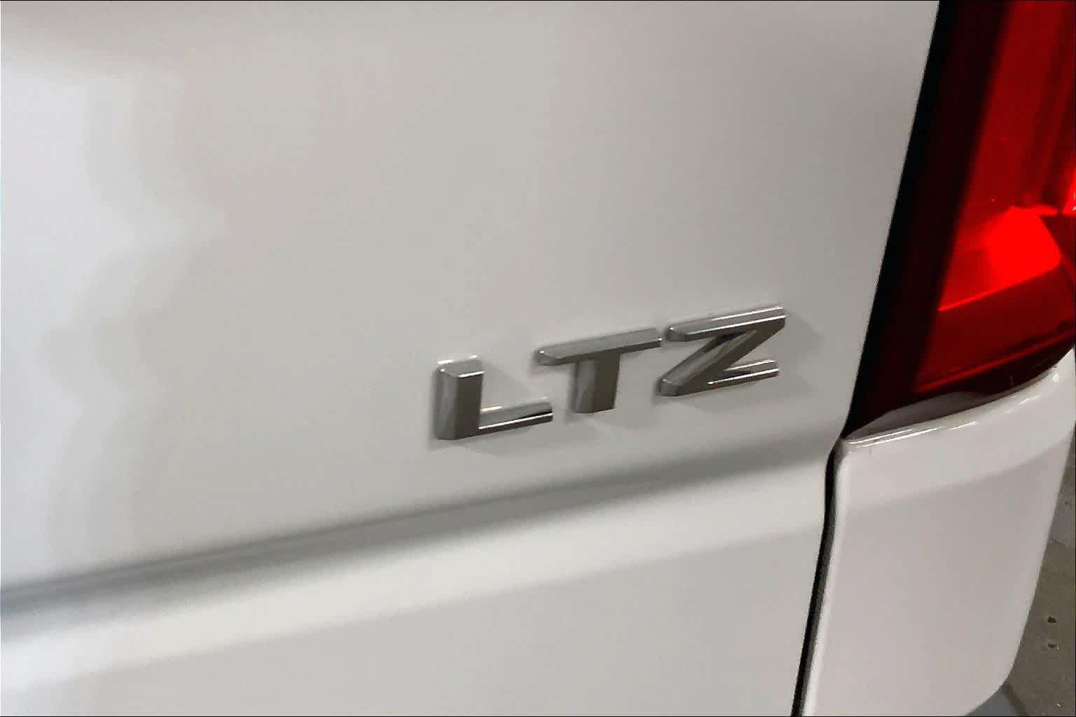 Used 2021 Chevrolet Silverado 1500 LTZ w/ LTZ Convenience Package II AWD/4WD image 10
