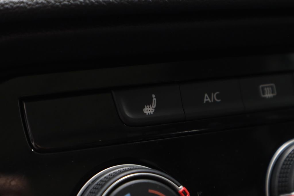 Used 2023 Volkswagen Taos SE w/ Panoramic Sunroof Package AWD/4WD image 4