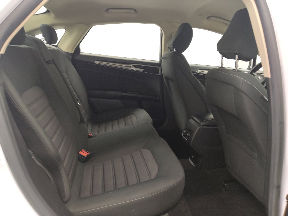 Used 2020 Ford Fusion SE FWD image 19