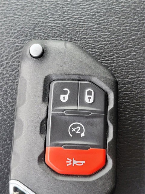 Used 2021 Jeep Wrangler Unlimited Sahara w/ Dual Top Group image 8