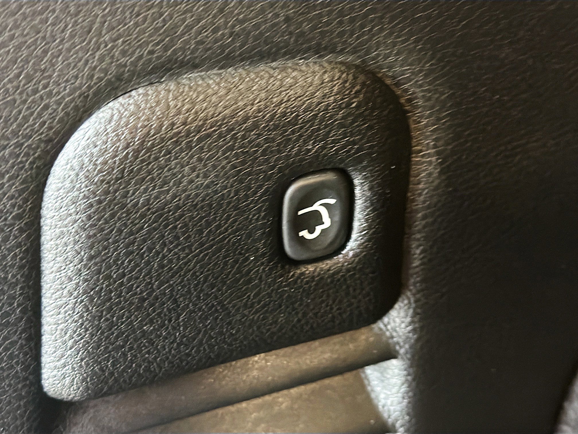 Used 2019 Jeep Grand Cherokee Altitude AWD/4WD image 32