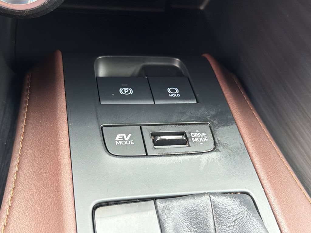 Used 2024 Toyota Venza Limited AWD/4WD image 28