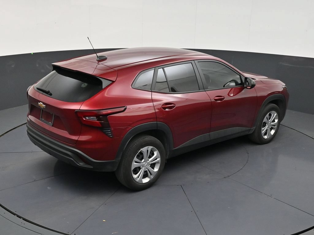 Used 2025 Chevrolet Trax LS FWD image 16