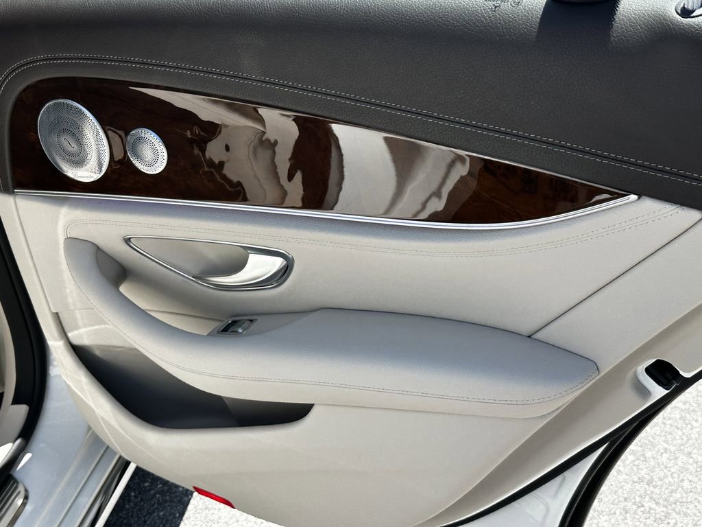 Used 2018 Mercedes-Benz E 300 image 19