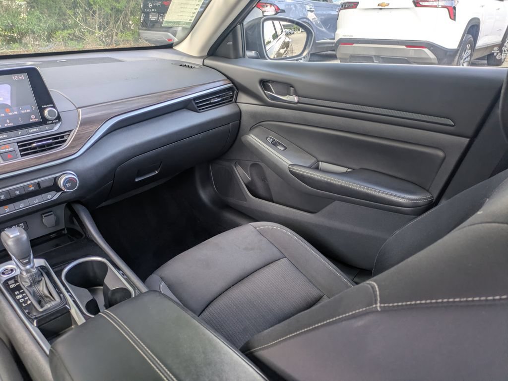 Used 2024 Nissan Altima 2.5 SV FWD image 15