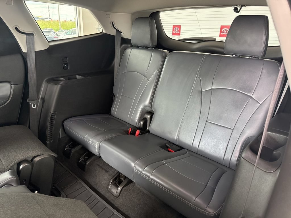Used 2018 Buick Enclave Essence FWD image 11