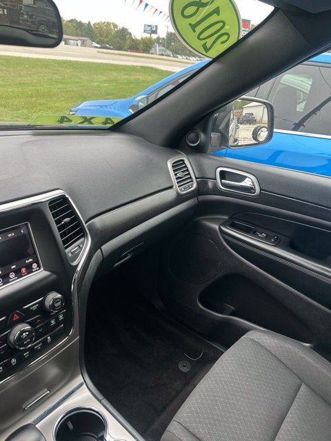 Used 2018 Jeep Grand Cherokee Laredo AWD/4WD image 41