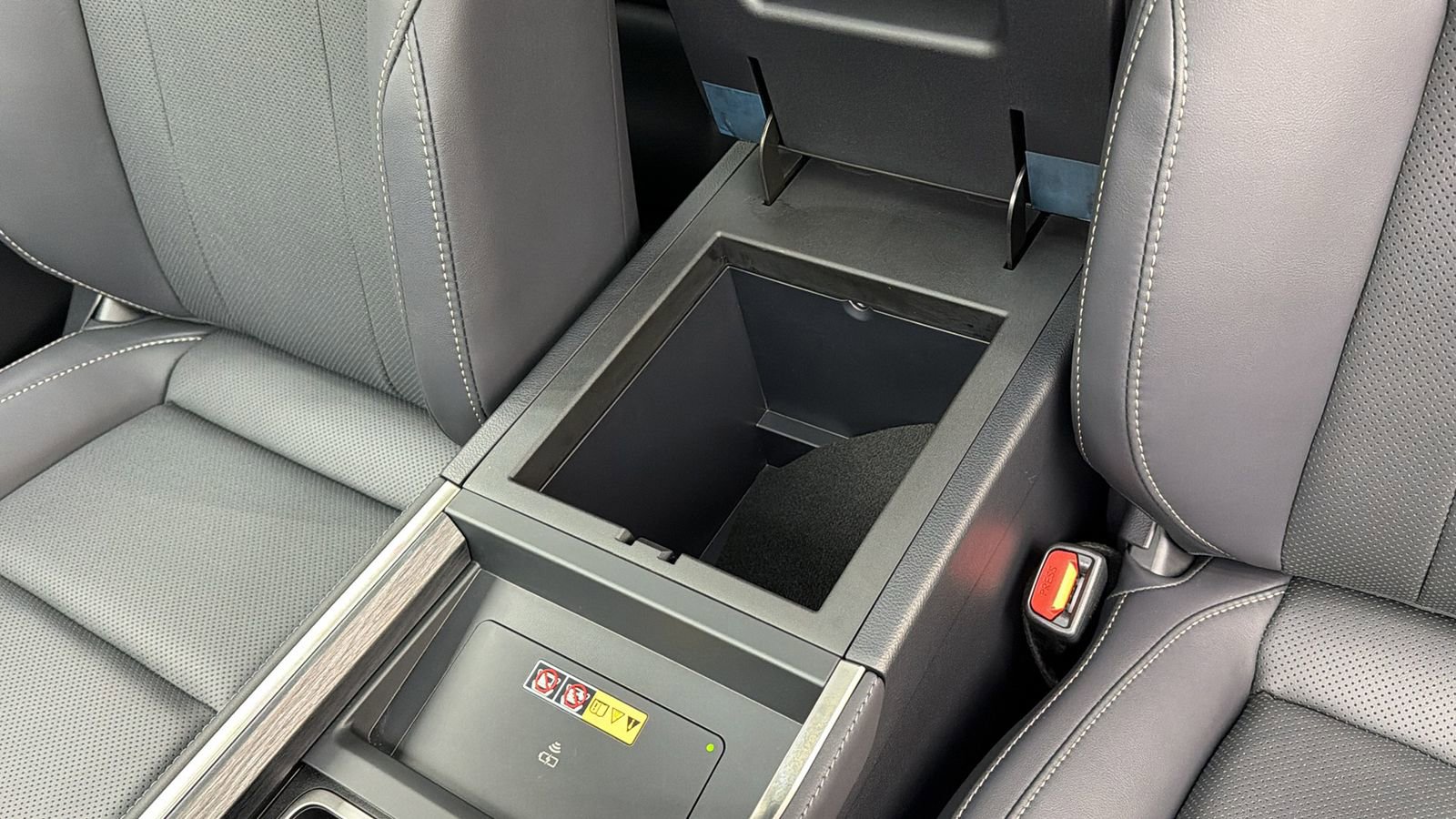 Used 2025 Lexus GX 550 w/ Accessory Package (Z1) image 27