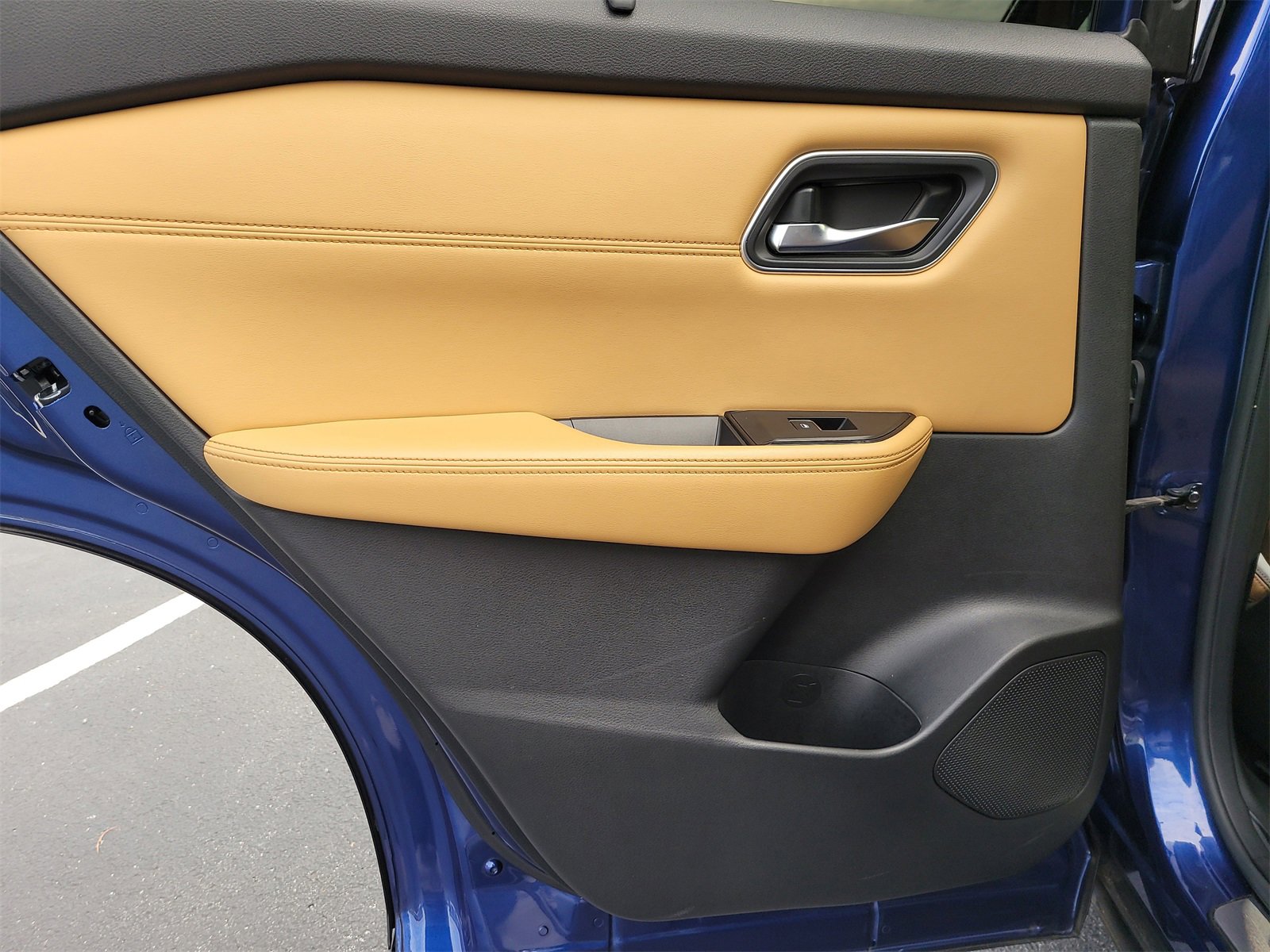 Used 2021 Nissan Rogue Platinum image 11