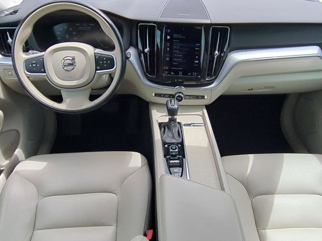 Used 2020 Volvo XC60 T5 Momentum w/ Protection Package Premier image 11