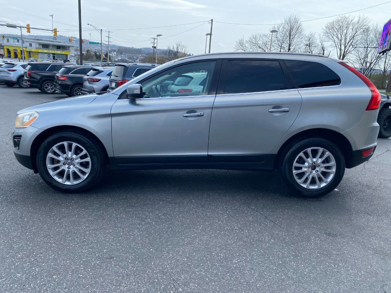 Used 2010 Volvo XC60 T6 image 6