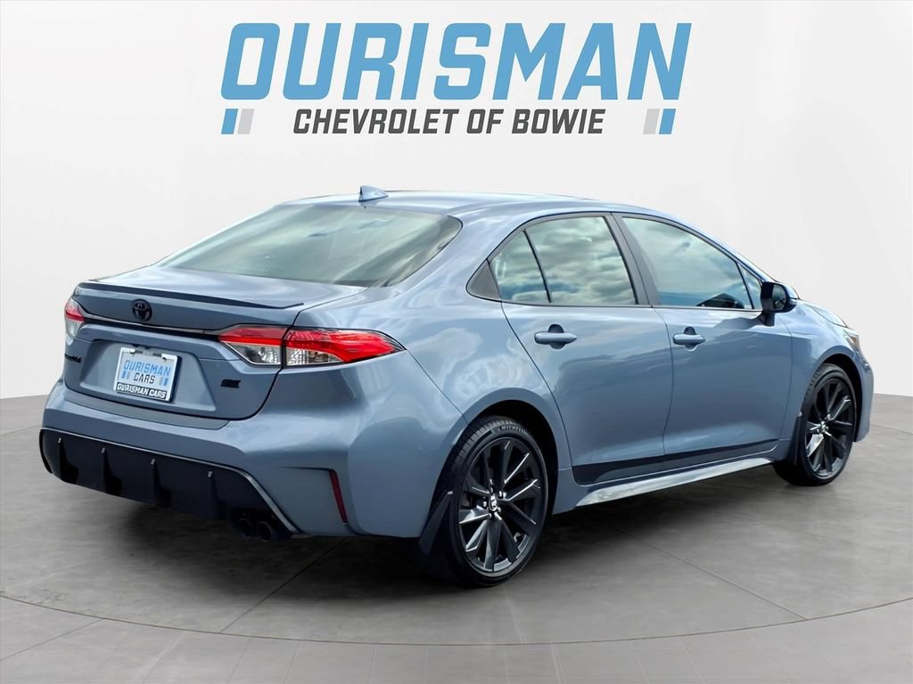 Used 2023 Toyota Corolla SE FWD image 3