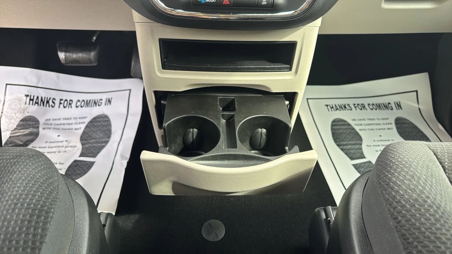 Used 2019 Dodge Grand Caravan SE w/ UConnect Hands-Free Group FWD image 19
