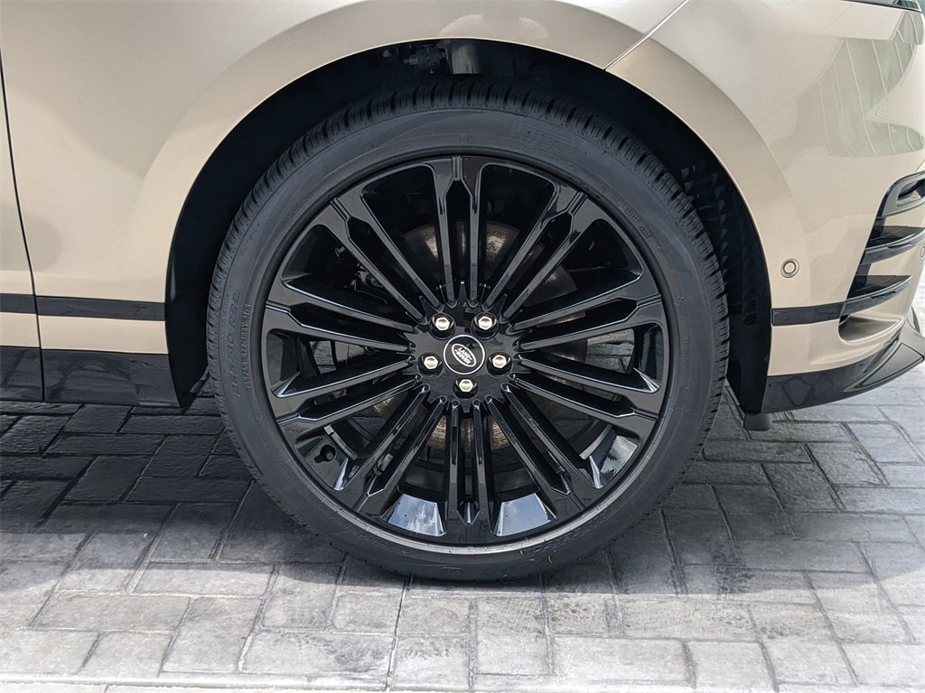 New 2026 Land Rover Range Rover Velar Dynamic SE image 10