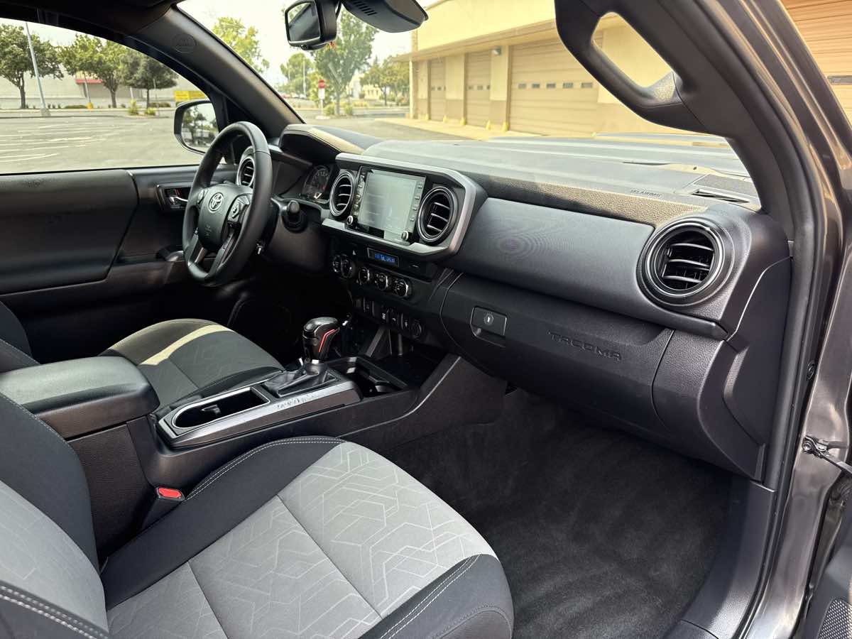 Used 2023 Toyota Tacoma TRD Sport w/ Black Out Package (TMS) AWD/4WD image 19