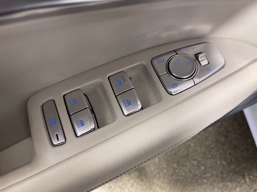 Used 2025 Genesis G70 2.5T AWD/4WD image 18