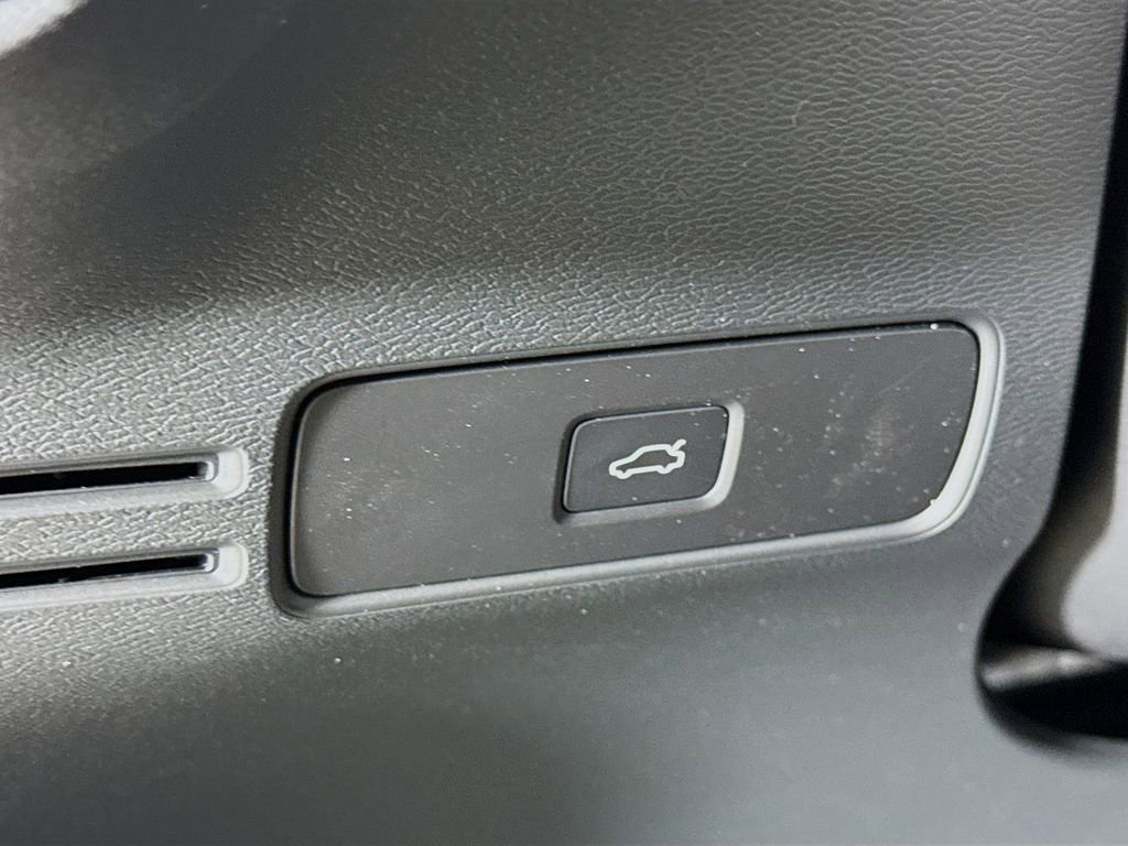 New 2026 Volvo XC40 B5 Ultra w/ Climate Package image 10