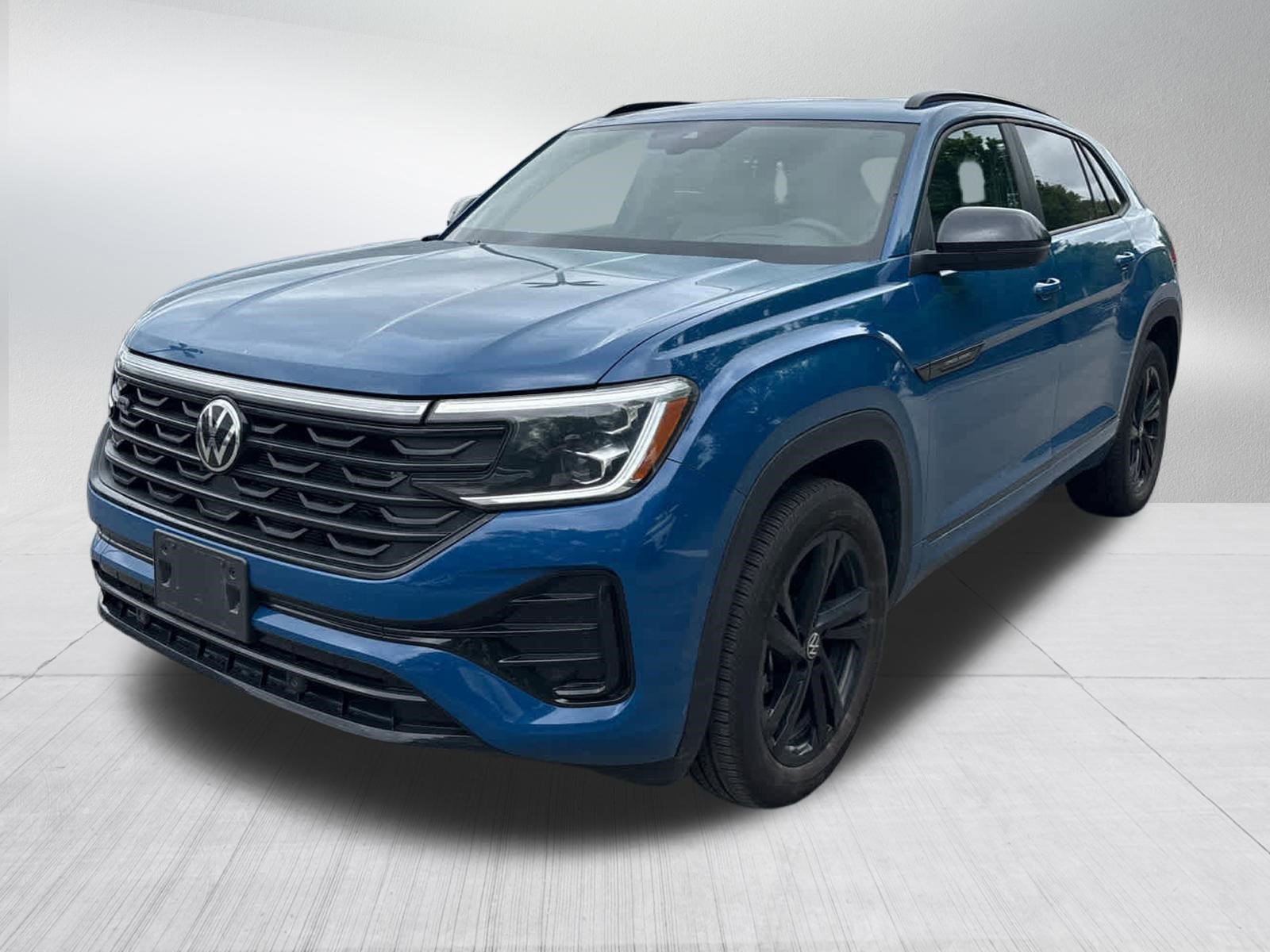 Used 2025 Volkswagen Atlas Cross Sport SEL R-Line AWD/4WD image 2