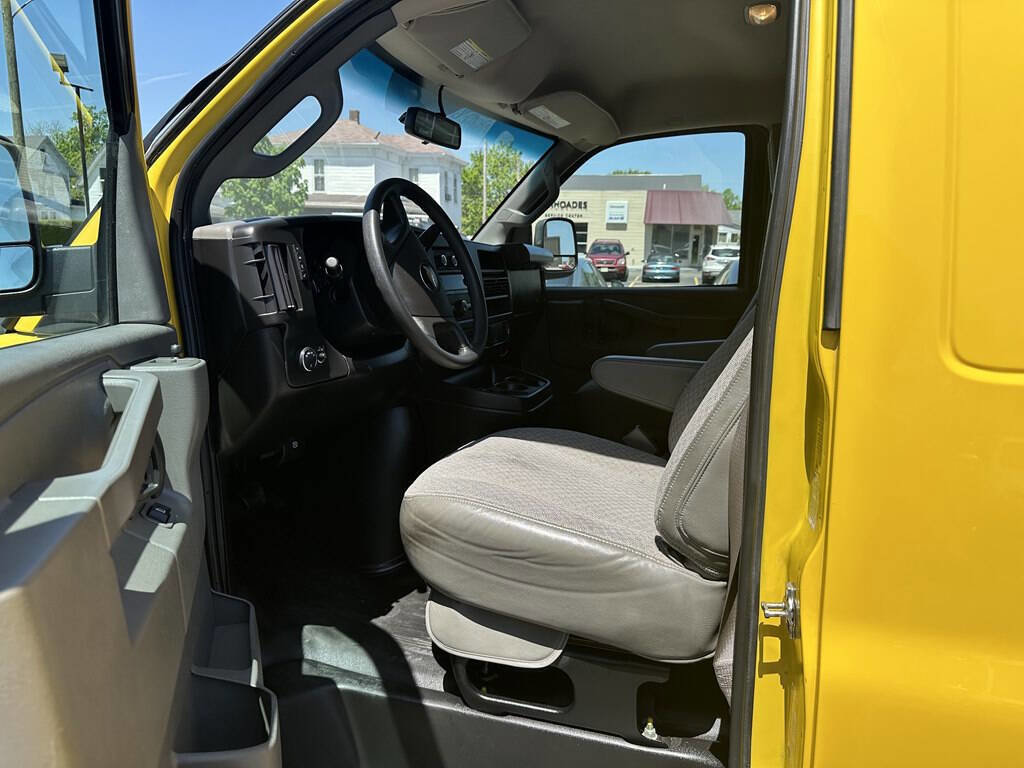 Used 2022 Chevrolet Express 2500 image 17