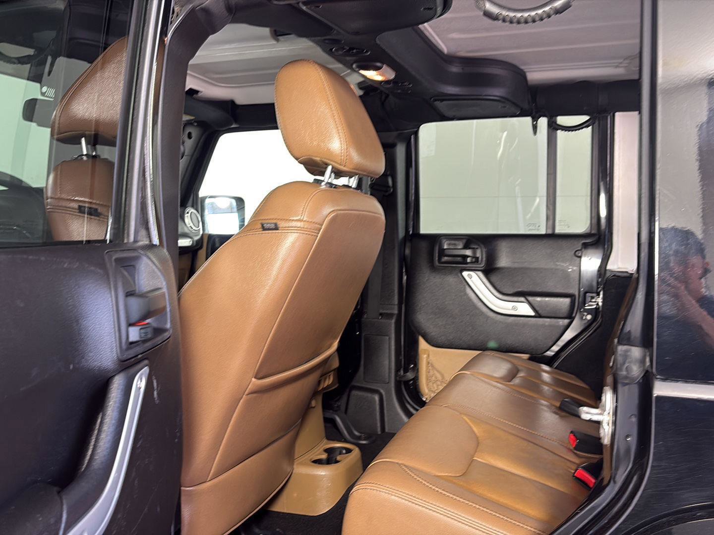 Used 2015 Jeep Wrangler Unlimited Sahara w/ Connectivity Group image 18