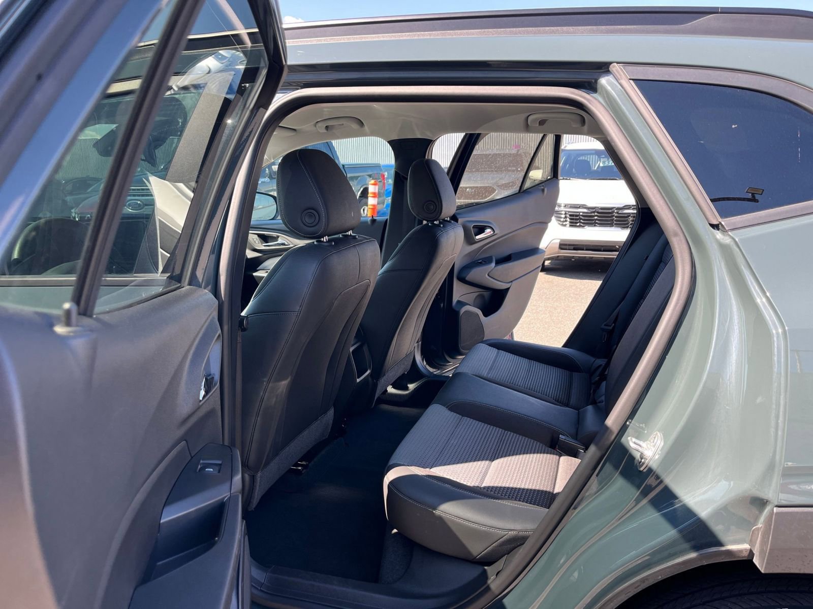 Used 2025 Chevrolet Trax LT FWD image 25
