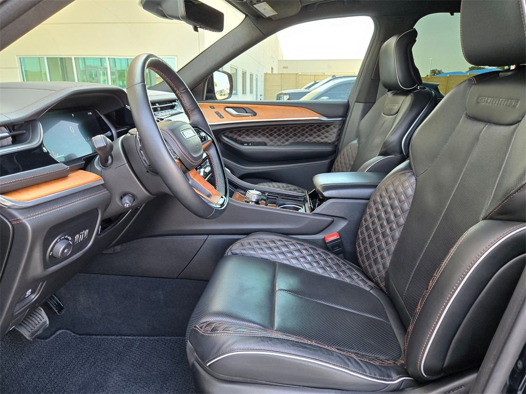 Used 2023 Jeep Grand Cherokee Summit image 9