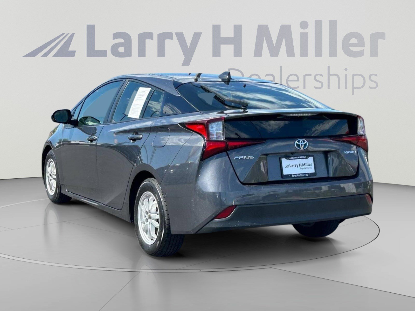 Used 2022 Toyota Prius LE FWD image 3