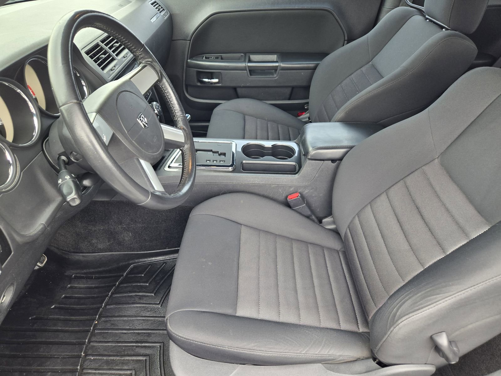 Used 2009 Dodge Challenger R/T RWD image 14