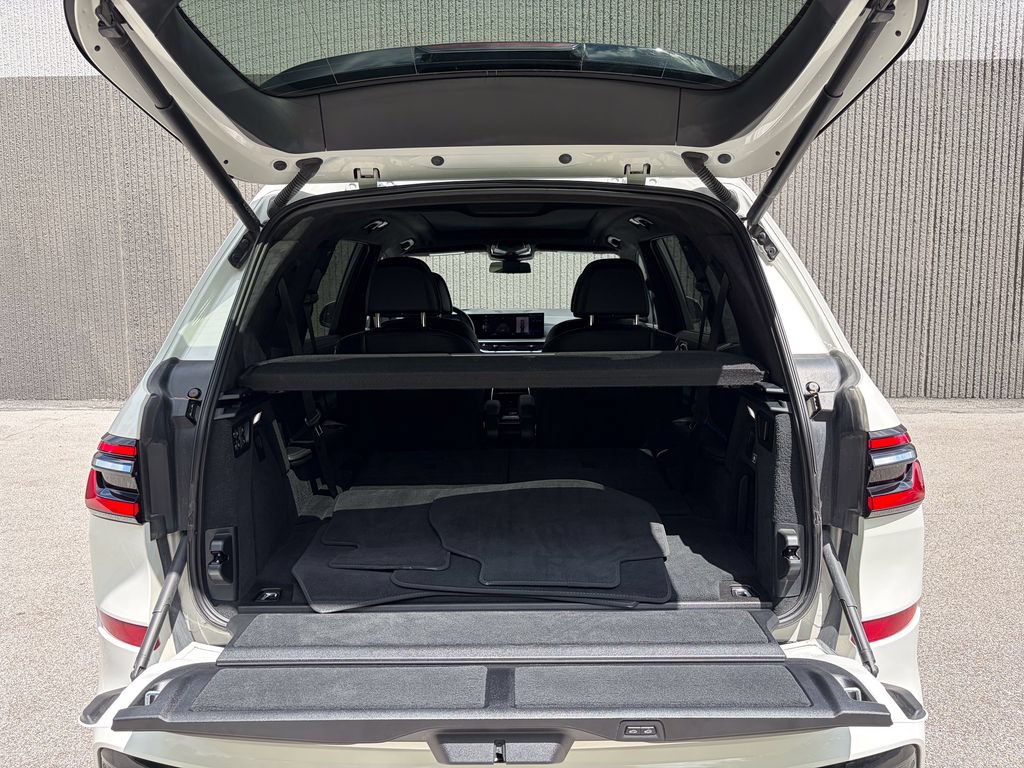 Used 2023 BMW X7 xDrive40i w/ M Sport Package AWD/4WD image 26