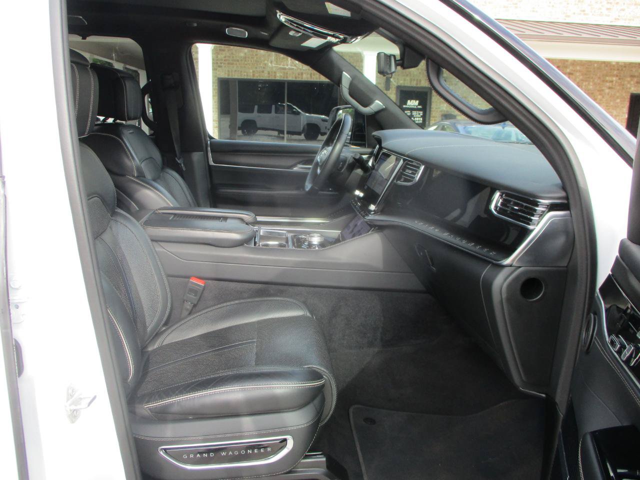 Used 2024 Jeep Grand Wagoneer Series II Obsidian w/ Quick Order Packagew 28T AWD/4WD image 16