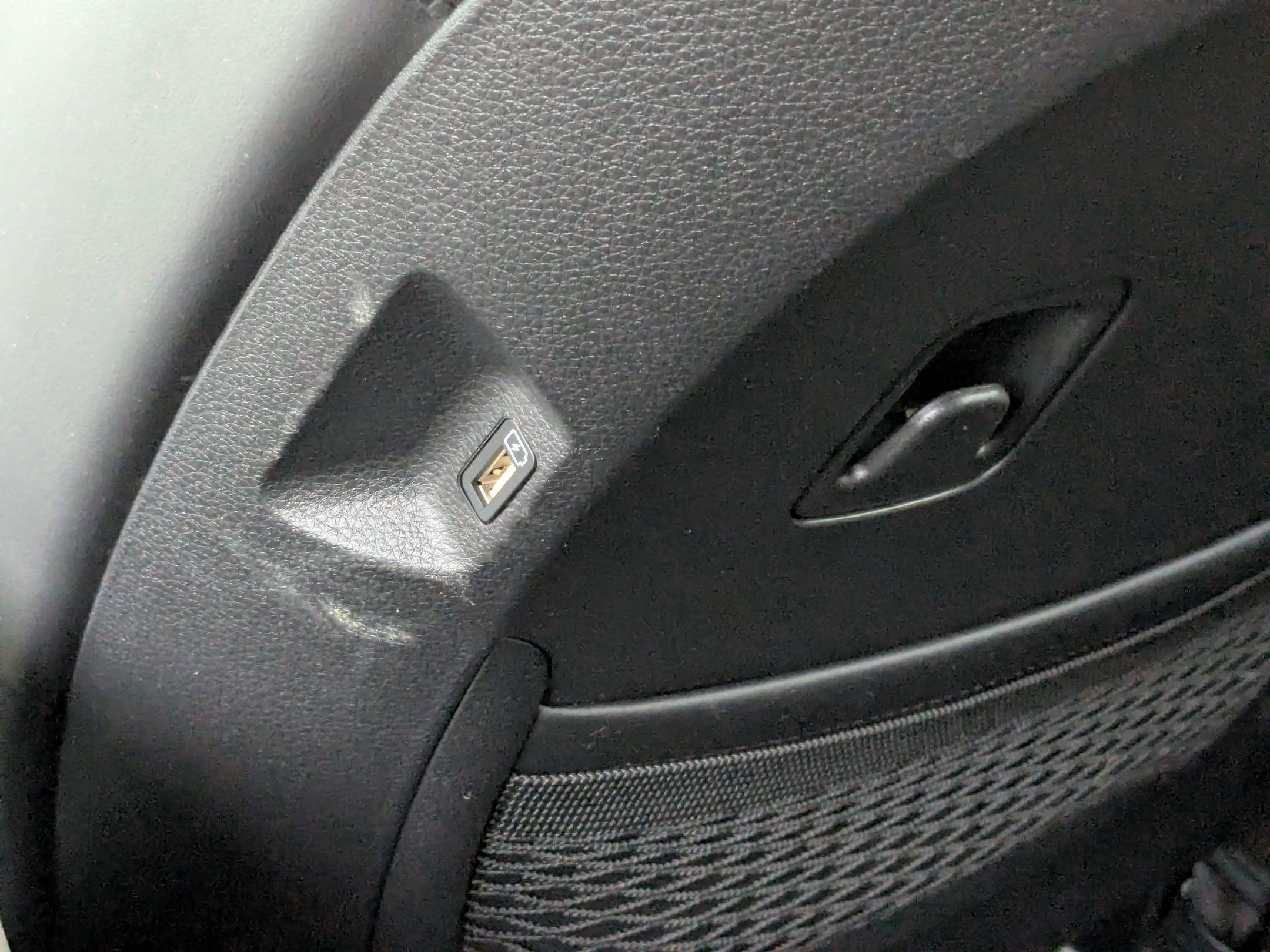 Used 2024 Kia Carnival EX image 33