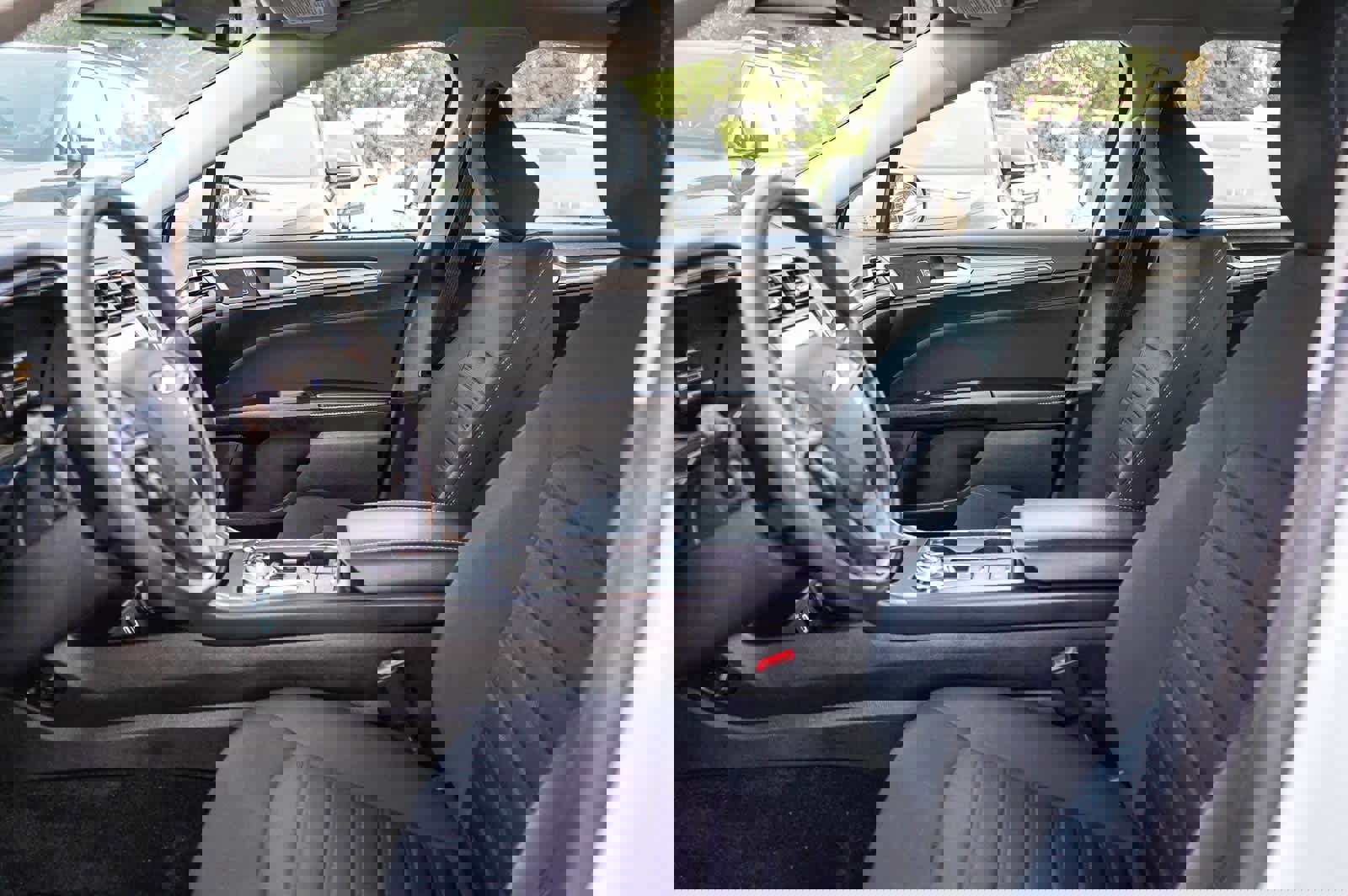 Used 2020 Ford Fusion SE image 17