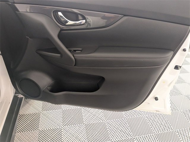 Used 2019 Nissan Rogue SV image 32