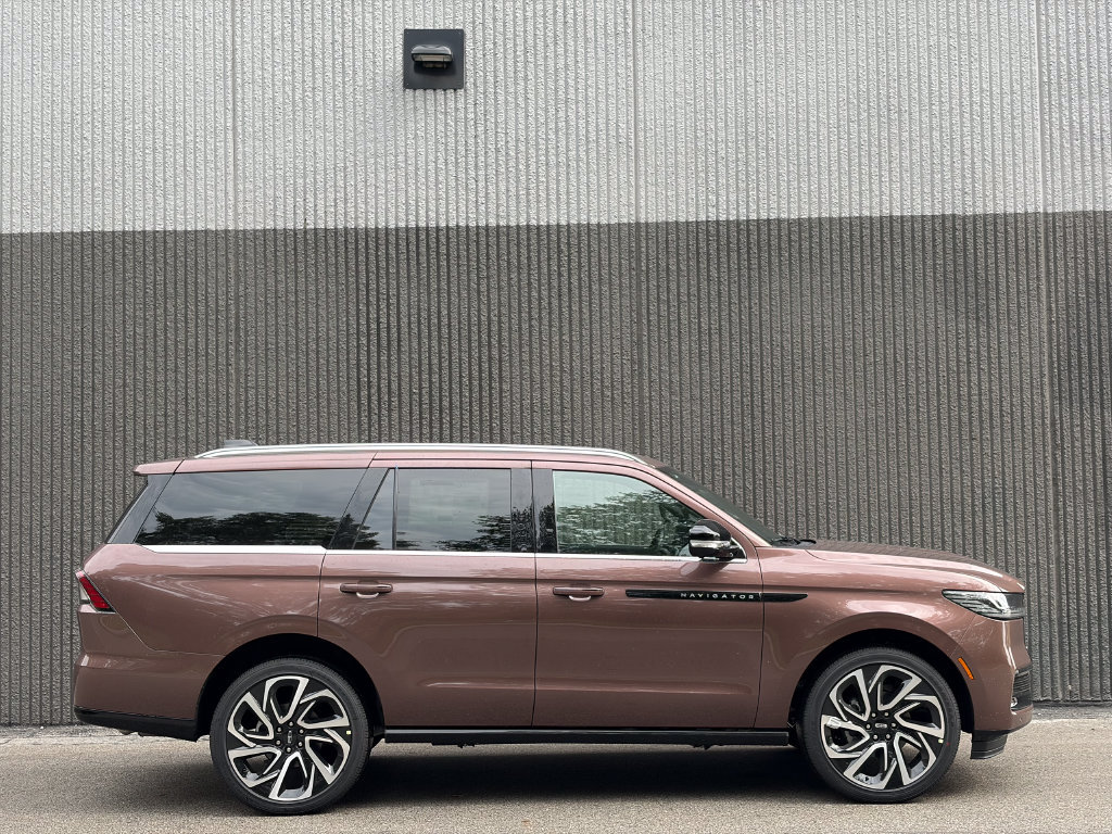 New 2027 Lincoln Navigator Black Label AWD/4WD image 8
