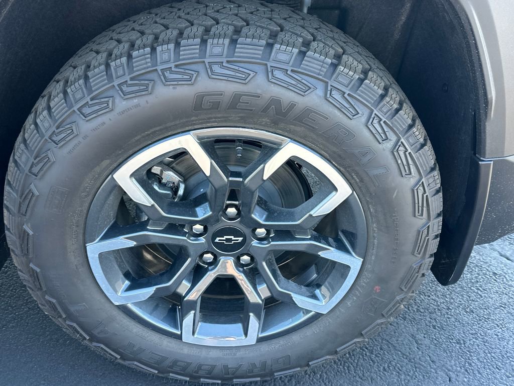 New 2026 Chevrolet Equinox ACTIV w/ Convenience Package III AWD/4WD image 26