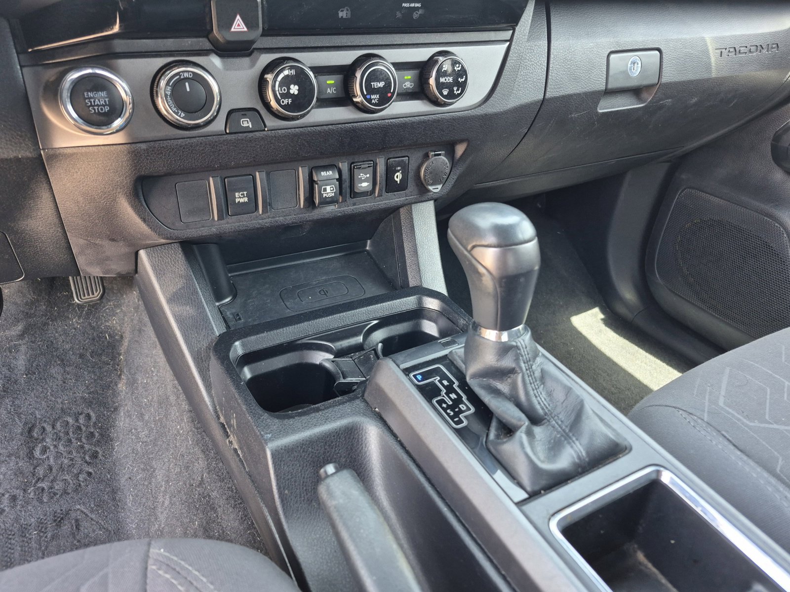 Used 2018 Toyota Tacoma TRD Off-Road AWD/4WD image 12