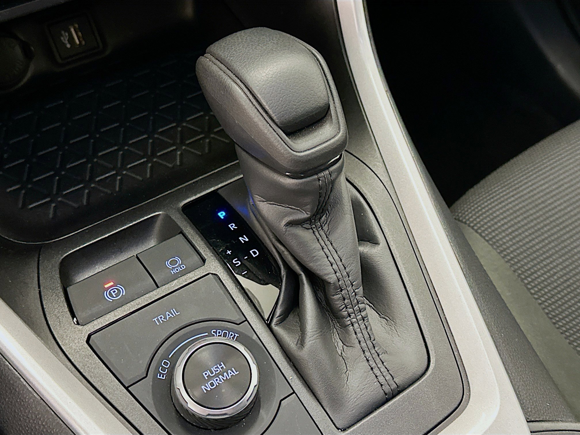 Used 2025 Toyota RAV4 LE image 25