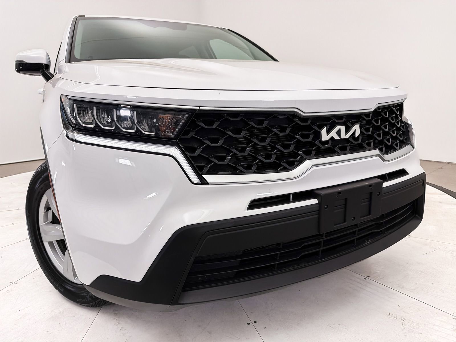 Used 2022 Kia Sorento LX FWD image 2