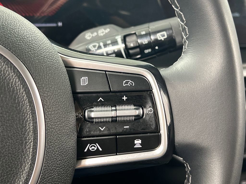 Used 2025 Kia Sorento S image 16