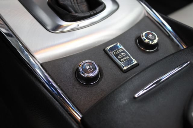 Used 2015 INFINITI Q60 Convertible w/ Premium Package RWD image 18