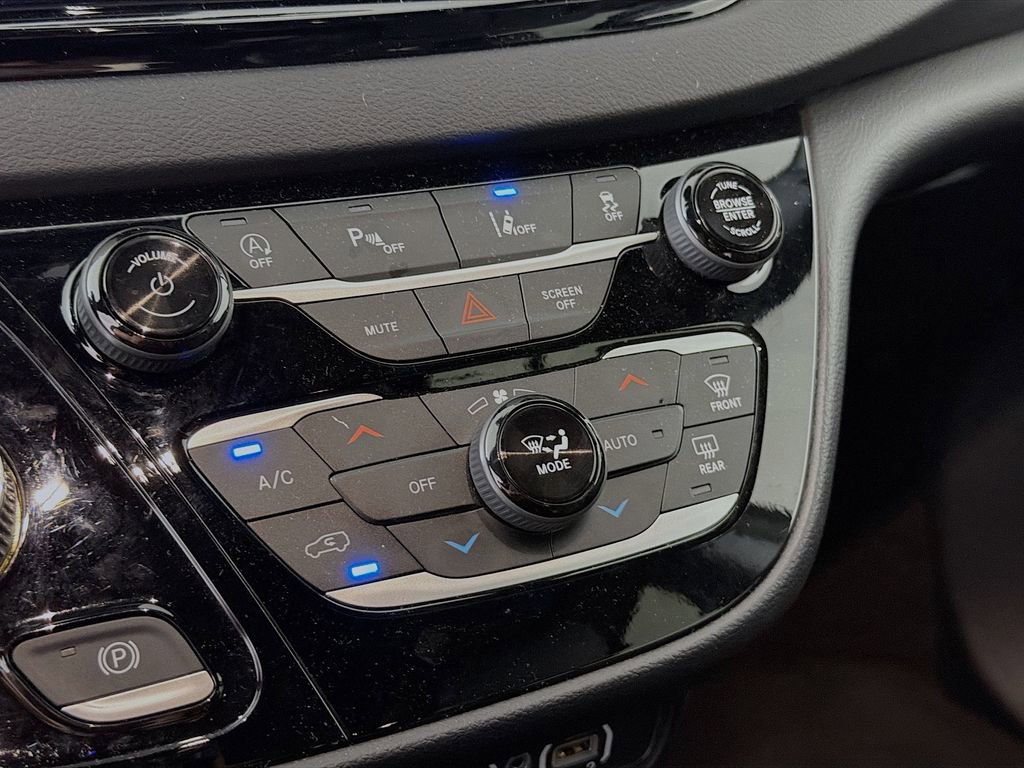 Used 2025 Chrysler Pacifica Select FWD image 18