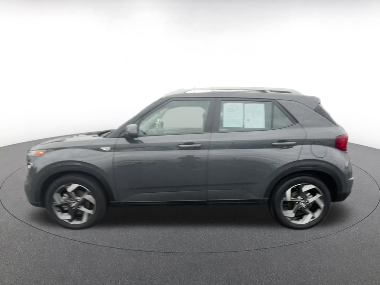 Used 2025 Hyundai Venue SEL image 9