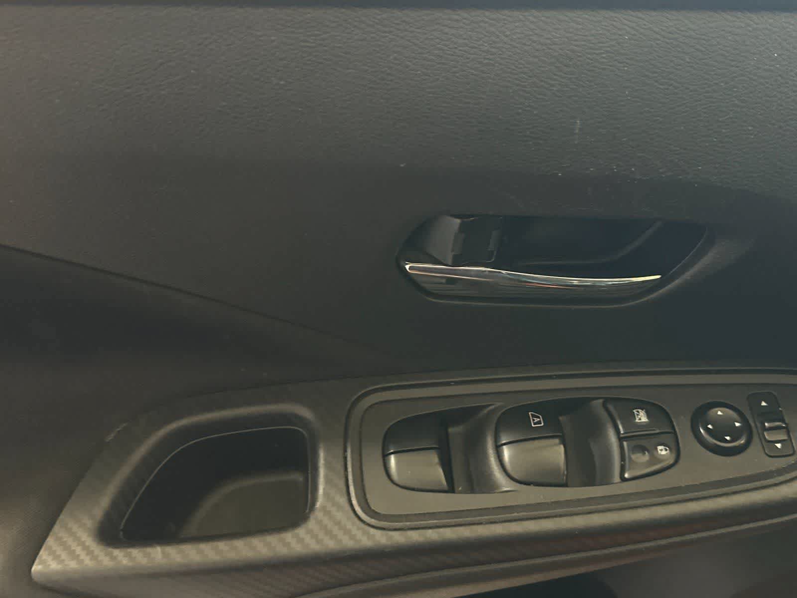 Used 2021 Nissan Versa SV FWD image 13