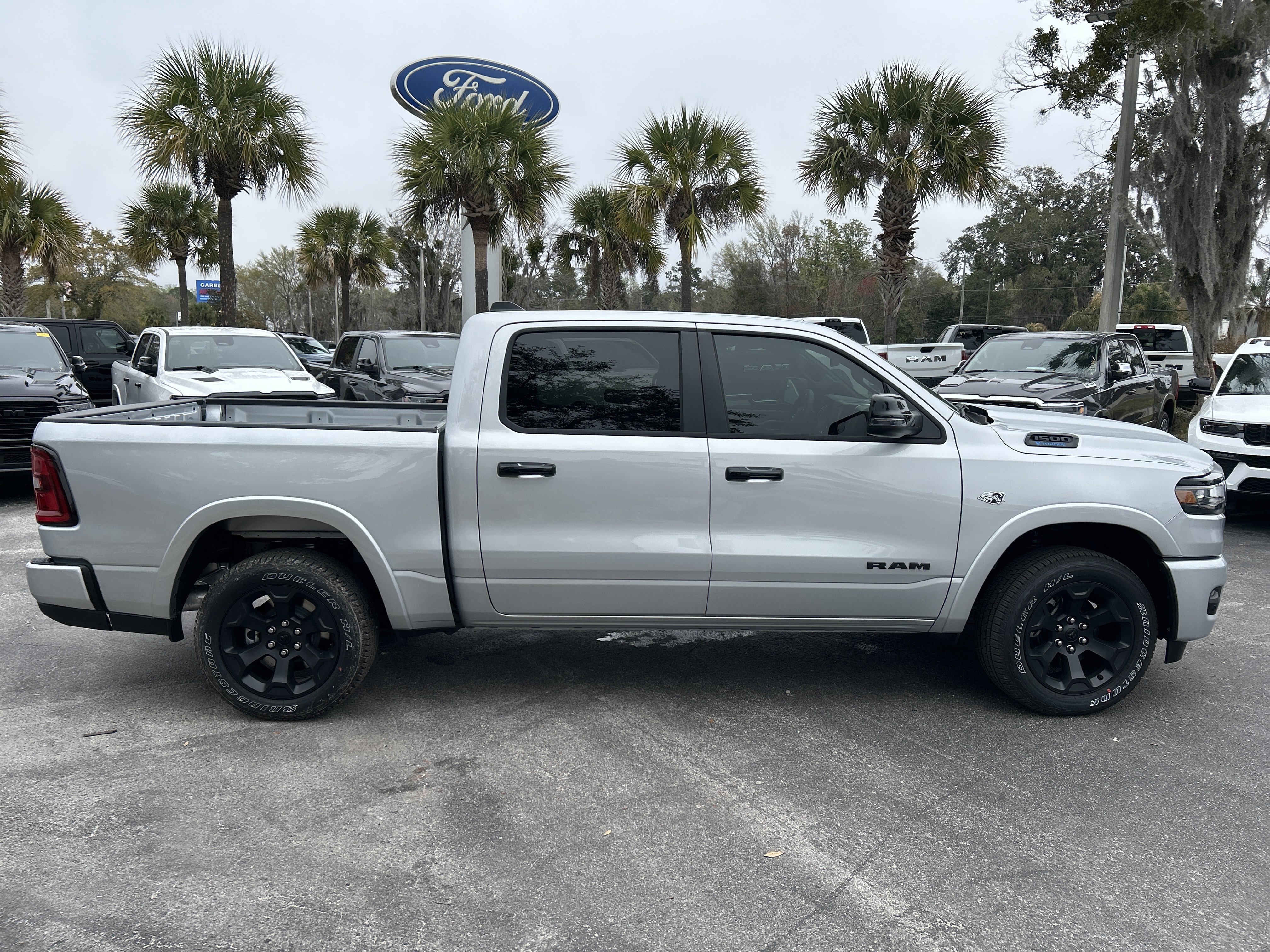 New 2026 RAM 1500 4x4 Crew Cab image 9